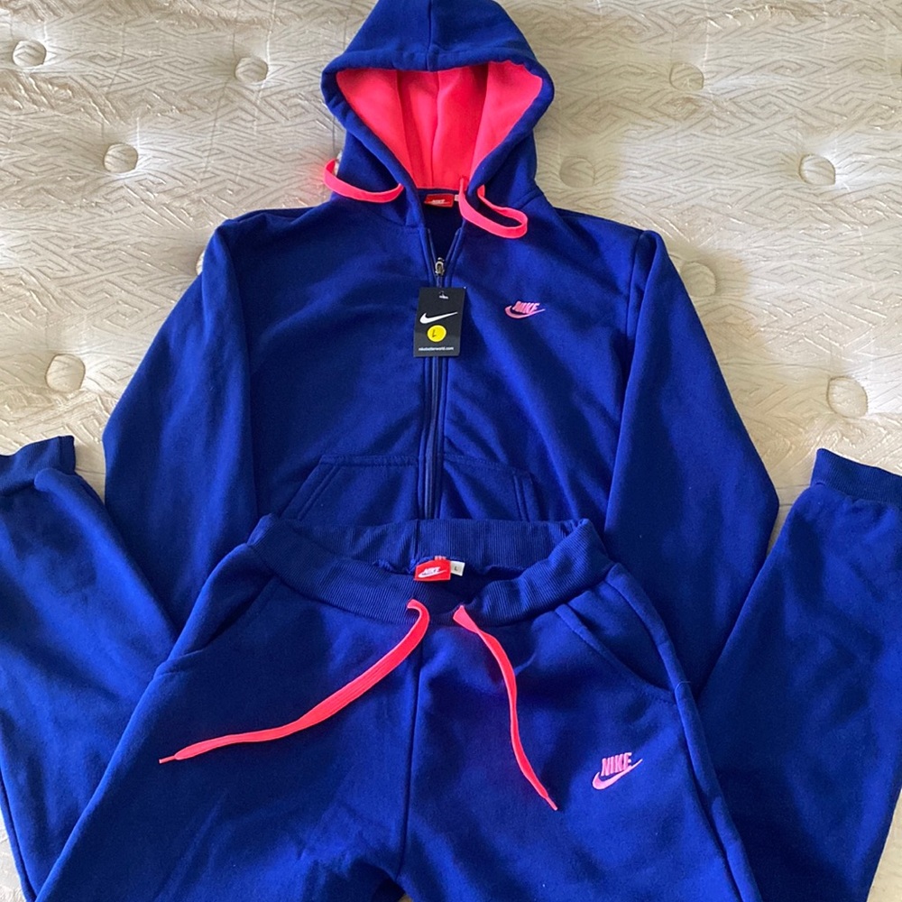Woman Nike sweat suit